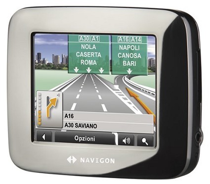 Limiti di velocit?, traffico in tempo reale, svincoli autostradali segnalati dai nuovi navigatori satellitari GPS Navigon 7100 e Navigon 5100