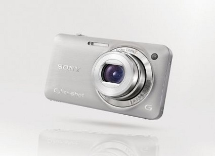 Cyber-shot DSC-WX5: nuova fotocamera digitale Sony capace di scattare foto in 3D. Novit? e funzioni