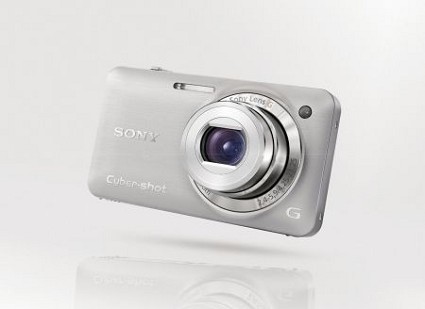 Cyber-shot DSC-WX5: nuova fotocamera digitale Sony capace di scattare foto in 3D. Novit?� e funzioni