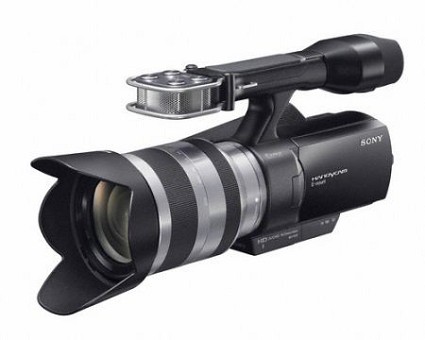 Sony Handycam NEX-VG10E: prima videocamera a obiettivi intercambiabili che realizza filmati in Full HD. Caratteristiche tecniche e dotazioni