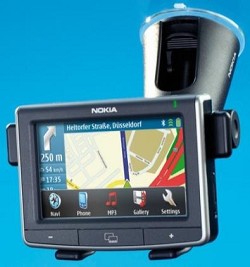 Navigatore satellitare GPS con telefono integrato per chiamate in auto in vivavoce: ? il Nokia 500 Auto Navigation