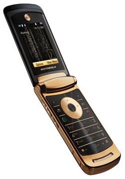 Cellulare Motorola RAZR2 V8 Luxury Edition, con inserti in similpelle e finiture in oro e metallo nero ardesia: un vero status symbol!