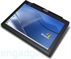 Primi tablet pc multi-touch: Latitude XT Dell e Port??g?? M700 Toshiba. Con schermi LCD Led retroillumati orientabili