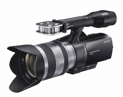 Nuova videocamera Sony NEX-VG20 con lenti intercambiabili: caratteristiche e prezzo