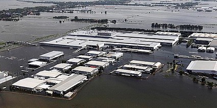 Aumentano i prezzi dei computer per le inondazioni in Thailandia che hanno interrotto la produzione di hard disk