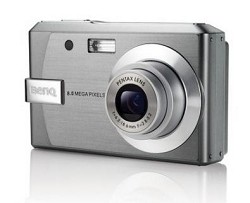 BenQ DC X800: fotocamera digitale con lettore video e musica integrato. Un prodotto all-in-one da portarsi ovunque