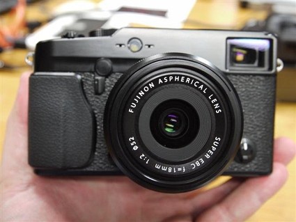 Ecco la Finepix X-Pro1, la prima fotocamera mirrorless Fuji