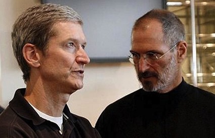 Le azioni Apple volano e Tim Cook conquista i dipendenti della Mela