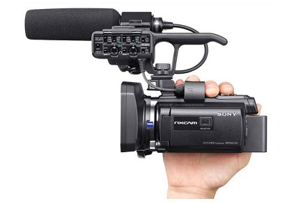 Nuova videocamera Sony HXR-NX30 con pico proiettore integrato: caratteristiche e prezzo