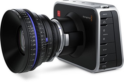 Blackmagic Cinema Camera con schermo touchscreen LCD: le specifiche e il prezzo