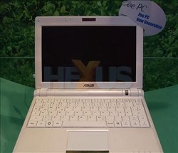 Nuovo Eee PC 900 con display touchscreen da 8,9 pollici, Windows Xp e Gps per un prezzo di vendita aumentato di solo qualche decina di dollari ?