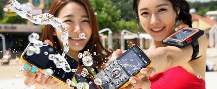 Videocamera Samsung Smart QF20 con zoom 20x: registra e condividi istantaneamente su internet 