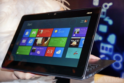 Ecco Asus Taichi, notebook e tablet in un unico dispositivo utilizzabile da due utenti contemporaneamente