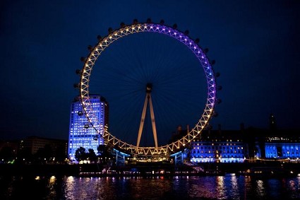 Olimpiadi di Londra 2012: la ruota panoramica sul Tamigi si accende in base ai tweet degli utenti