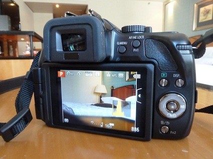 Nuova fotocamera bridge Panasonic Lumix DMC-GF5: zoom eccellente e caratteristiche importanti