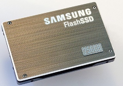 Nuova memoria Flash pi?? veloce al mondo ? E' la SSD di Samsung da 256 GB pensata come hard disk per computer portatili e desktop