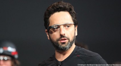 TED 2013: Sergey Brin sale sul palco con i Google Glasses