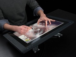Cintiq 22HD Touch, nuovo tablet per protagonisti della grafica