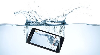 Nuovo smartpone Sony Xperia ZR: foto e video sott'acqua
