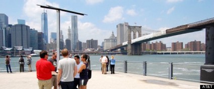 Succede a New York: stazioni di ricarica smartphone ad energia solare