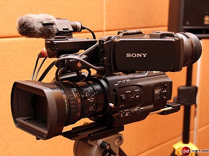 Videocamera Sony PMW-300: caratteristiche e prezzo