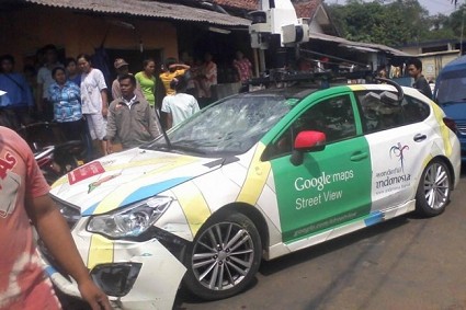 Indonesia: tre incidenti per la macchina di Google Street View e l'autista scappa