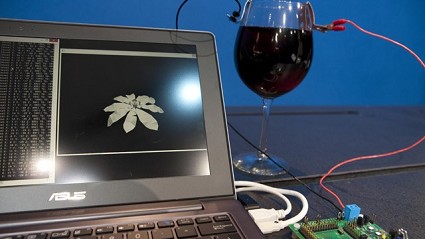 A San Franisco Intel presenta un processore alimentato da un bicchiere di vino rosso