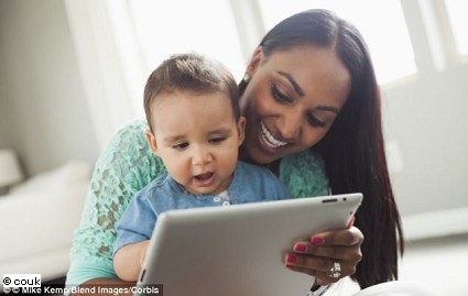 USA: il 40% dei bambini sotto i 2 anni impara prima a usare il tablet che a parlare