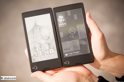 Yota Phone: ibrido smartphone e-reader dual-screen dalla Russia