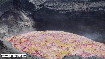 Sony lancia il 4K: eruzione di 8 milioni di petali dal vulcano Irazu in Costarica