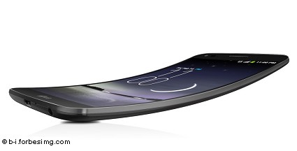 LG G Flex: lo smartphone curvo si adatta al corpo