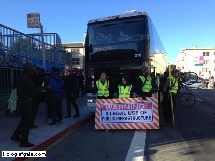 San Francisco: blocco dei bus di Google. La protesta di chi ha a cuore la citt?, contro la gentrificazione