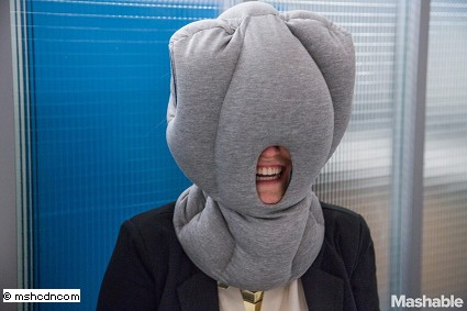 Ostrich Pillow: il cuscino a struzzo per dormire ovunque