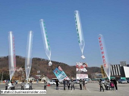 Corea del Sud: Attivisti anti-Pyongyang lanciano palloncini con chiavette USB oltreconfine