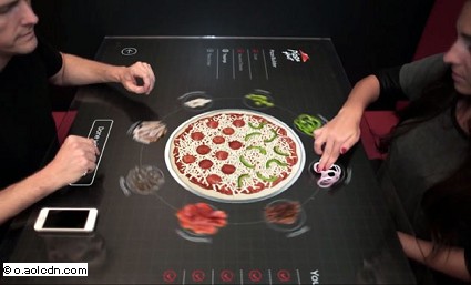 Pizza Hut: nuovo tavolo touchscreen per personalizzare le pizze