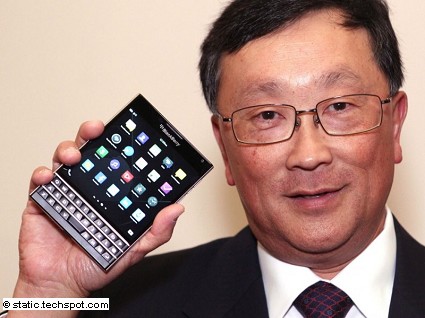 Nuovo smartphone BlackBerry Passport: novit?, caratteristiche tecniche e dotazioni   