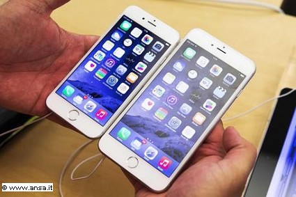 Apple: nuovo record di vendita per iPhone 6 e iPhone 6 Plus a soli pochi giorni dal via alla commercializzazione