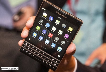Nuovo BlackBerry Passport smartphone con display quadrato: novit? e caratteristiche tecniche 