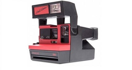 Impossible Polaroid 600 Cool Cam Red: nuova versione della macchina fotografia vintage. Design e prezzi