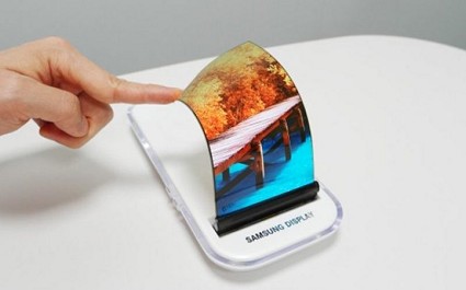 Samsung: rivoluzionario device con display pieghevole in produzione dal prossimo novembre e in vendita dal prossimo anno?