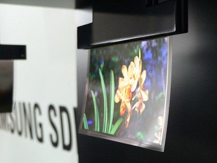 Samsung presenta Flapping display, il nuovo schermo Oled estremamente sottile e leggero. 