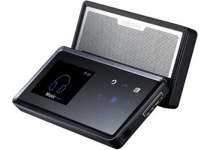 Lettore MP3 portatile con casse stereo integrate: ? il Samsung YP-K5. Il pi?? piccolo stereo portatile esistente.