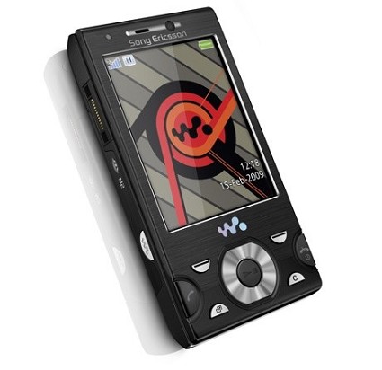 Sony Ericsson W995: nuovo cellulare quadribanda dotato di innovative soluzioni tecnologiche. In Italia in primavera. 