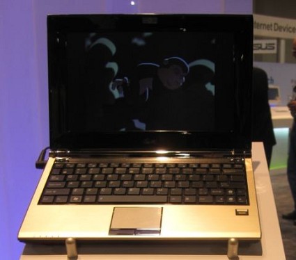 Asus Eee PC 1004DN: nuovo mini portatile con masterizzatore DVD integrato. Caratteristiche tecniche e connettivit?. 