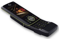 Motorola Motorizr Z8: cellulare multimediale con la migliore riproduzione TV e video. MicroSD card per caricare film. Aperto segue la forma del volto con un profilo curvo.