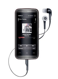 Nokia 5530 XpressMusic: nuovo cellulare WiFi touchscreen e dal prezzo contenuto. Le caratteristiche tecniche. 