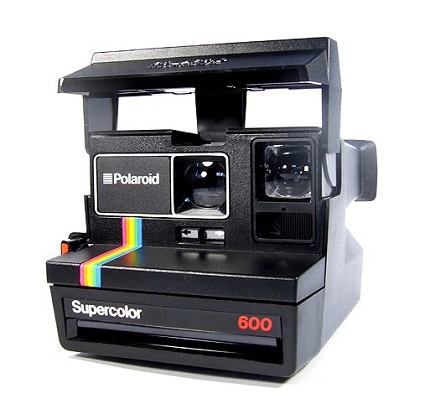 One Step Camera: torna a vivere la mitica istantanea Polaroid. 