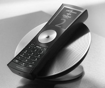 BeoCom 5 di Bang & Olufsen: elegante telefono cordless dalle ottime prestazioni come idea regalo per Natale 2009