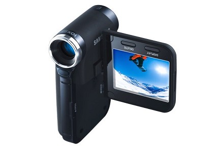 Videocamera Samsung Ego Camera VP X300: piccola, resistente, leggera con connessione USB e compatibile con memorie flash.