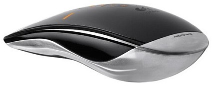 Mouse Mx-Air Logitech per PC e telecomando per televisori. Funziona con il movimento delle braccia e delle mani a mezz?aria. In vendita ad agosto in Italia.